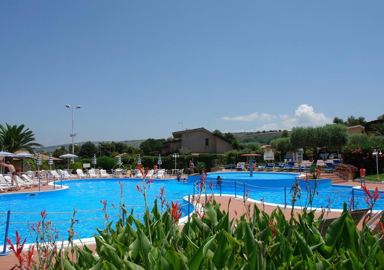 La Pace Village Residence Club Тропеа Екстериор снимка