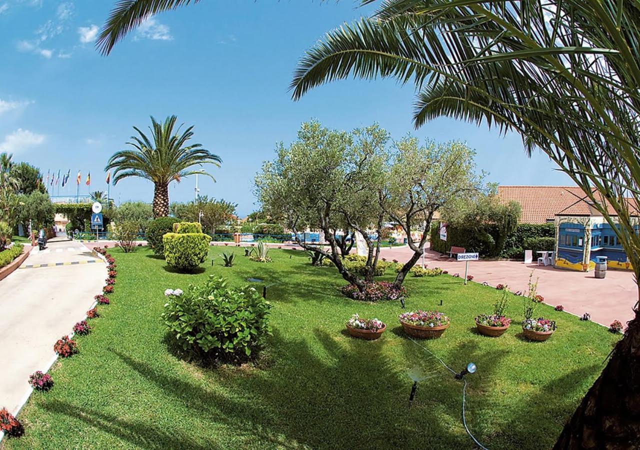 La Pace Village Residence Club Тропеа Екстериор снимка